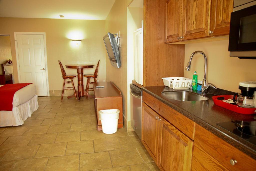 Lake Grassy Inn & Suites Lake Placid Quarto foto